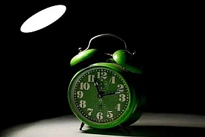 100分睡眠实践课(时间管理大师的轻松高效休息法)